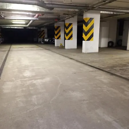 B & S - Free Garage Parking Apartment