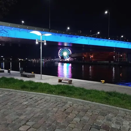 B & S - Free Garage Parking 什切青