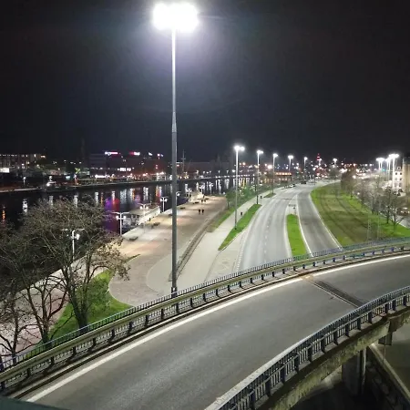 B & S - Free Garage Parking * 什切青