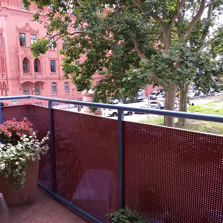 Apartment B & S - Free Garage Parking *