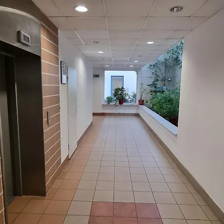 B & S - Free Garage Parking 什切青