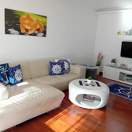 B & S - Free Garage Parking *