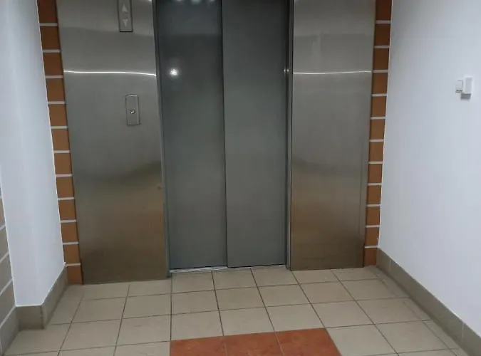 B & S - Free Garage Parking Στσέτσιν