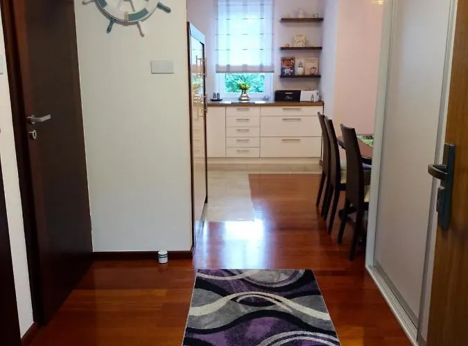 Διαμέρισμα B & S - Free Garage Parking *