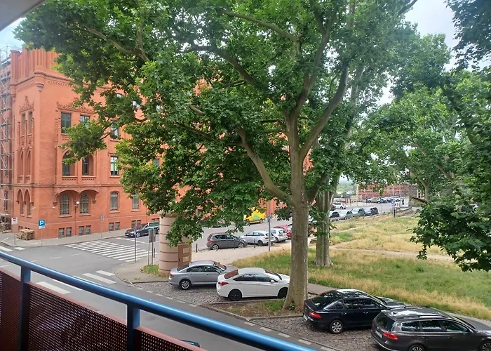 B & S - Free Garage Parking